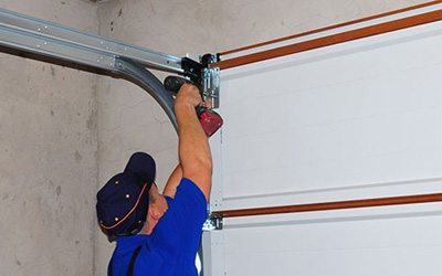 4 Reasons How DIY Garage Door Repair Can Be Risky